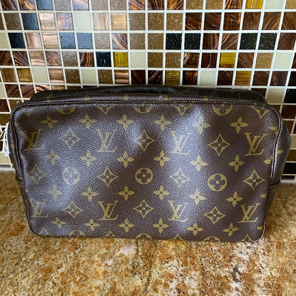 LOUIS VUITTON Monogram Trousse Toilette 28 - Picture 13 of 17